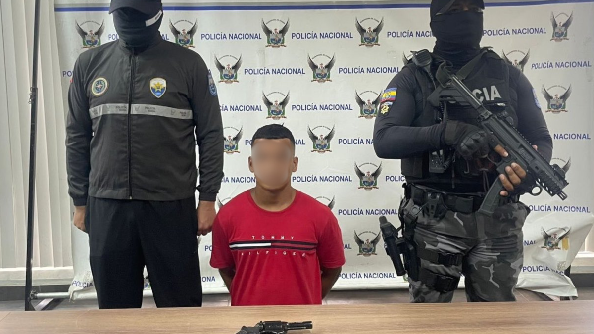 Imagen del presunto integrante de Los Lobos detenido en operativo policial.