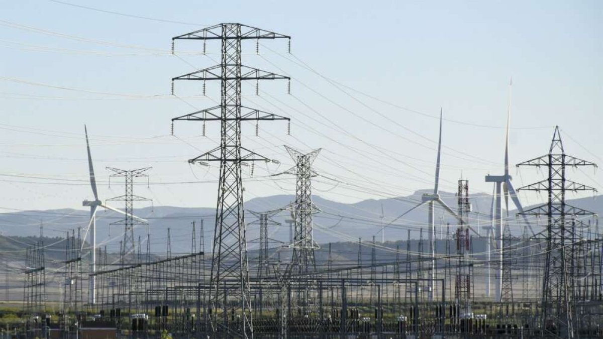 La ola de calor obliga al Gobierno a aplicar subsidios mientras crece la demanda energética en la Costa ecuatoriana.