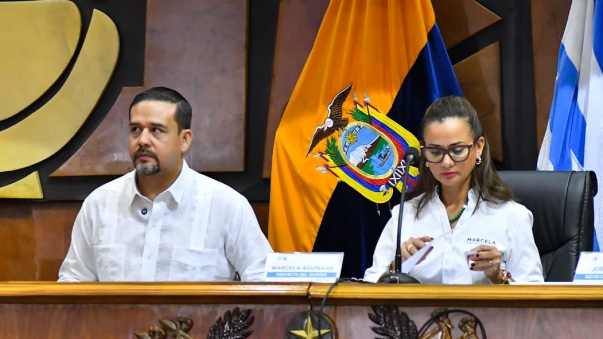 Carlos Encalada junto a Marcela Aguiñaga en la designación del viceprefecto de Guayas.