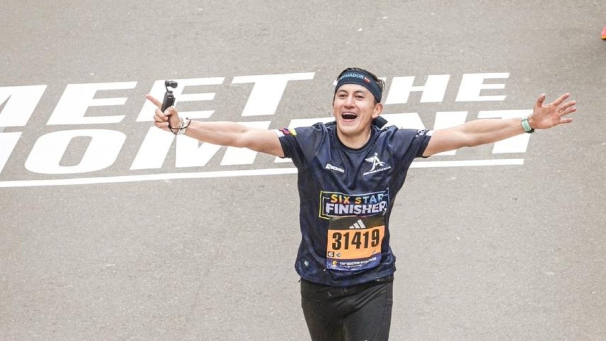 El servidor policial completó su sexta maratón de élite el 20 de abril.