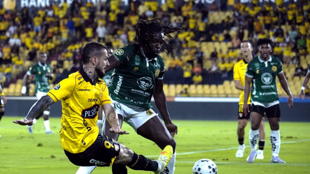 Darío Benedetto fue crucial en el triunfo sobre Mushuc Runa.