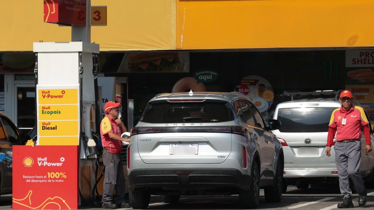 La falta de diésel en gasolinas mantiene preocupados a conductores.