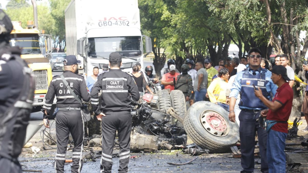 Fuerte accidente en la vía a la costa: Tres personas fallecidas y 15 heridas