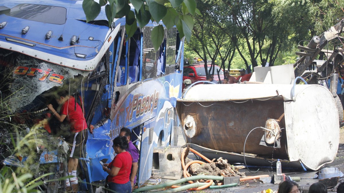 Accidente en vía a la costa: Pasajera no pudo ir a graduación y paciente buscó no perder diálisis