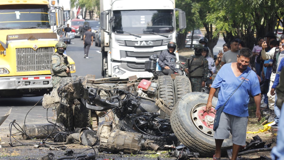 Varias de las víctimas quedaron esparcidas sobre la calzada. Hubo conmoción en el lugar.