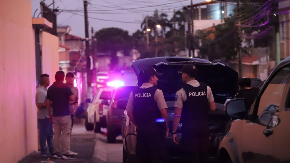 Uniformados custodian la escena en Samanes 2.