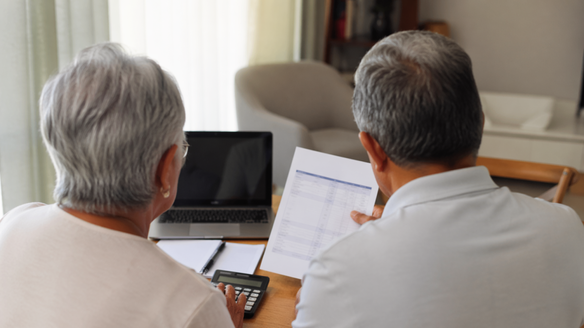 Jubilación mediante el IESS: conoce qué te conviene.