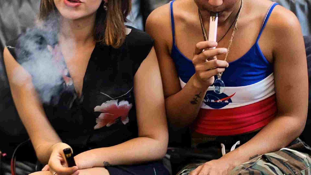 Sabores y vapor no son inofensivos: estudios alertan sobre químicos peligrosos en cigarrillos electrónicos sin nicotina.