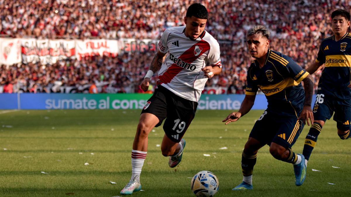 Kendry Páez, jugador de River Plate, en el partido contra Boca Juniors.