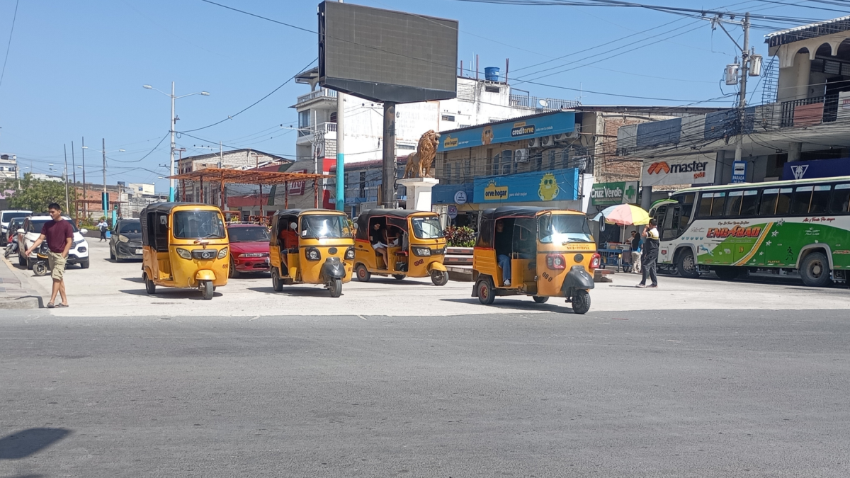 Conductores justifican el alza de tarifas por extorsiones y aumento de costos operativos.