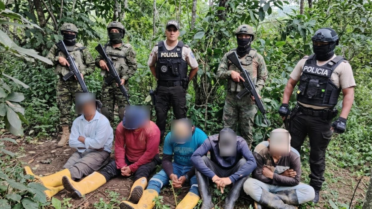 Personal policial y militar mantiene controles en la zona para evitar la continuidad de actividades ilegales en el sector La Zanja.