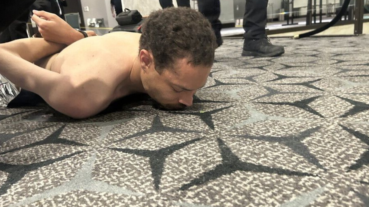 El detenido enfrentará cargos en un tribunal federal en Washington.