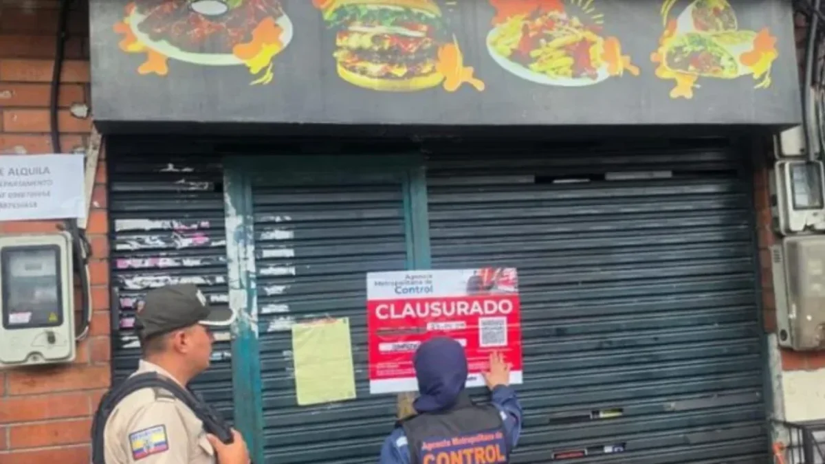 La Agencia Metropolitana de Control (AMC) encontró a 200 personas en un bar clandestino en Quito.