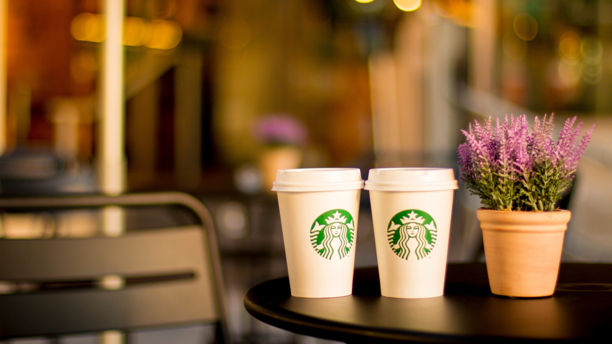 Starbucks abrirá su primer local en Guayaquil dentro de Mall del Sol, en el segundo piso del centro comercial, con inauguración prevista para 2026.