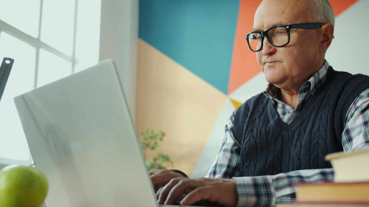 El IESS define la edad y los años de aportes necesarios para acceder a la jubilación en 2026.