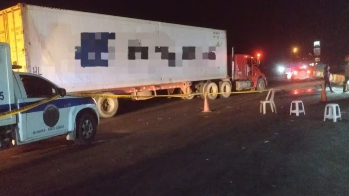 El accidente ocurrió en un tramo de la vía a la Costa con presencia de comercio informal.