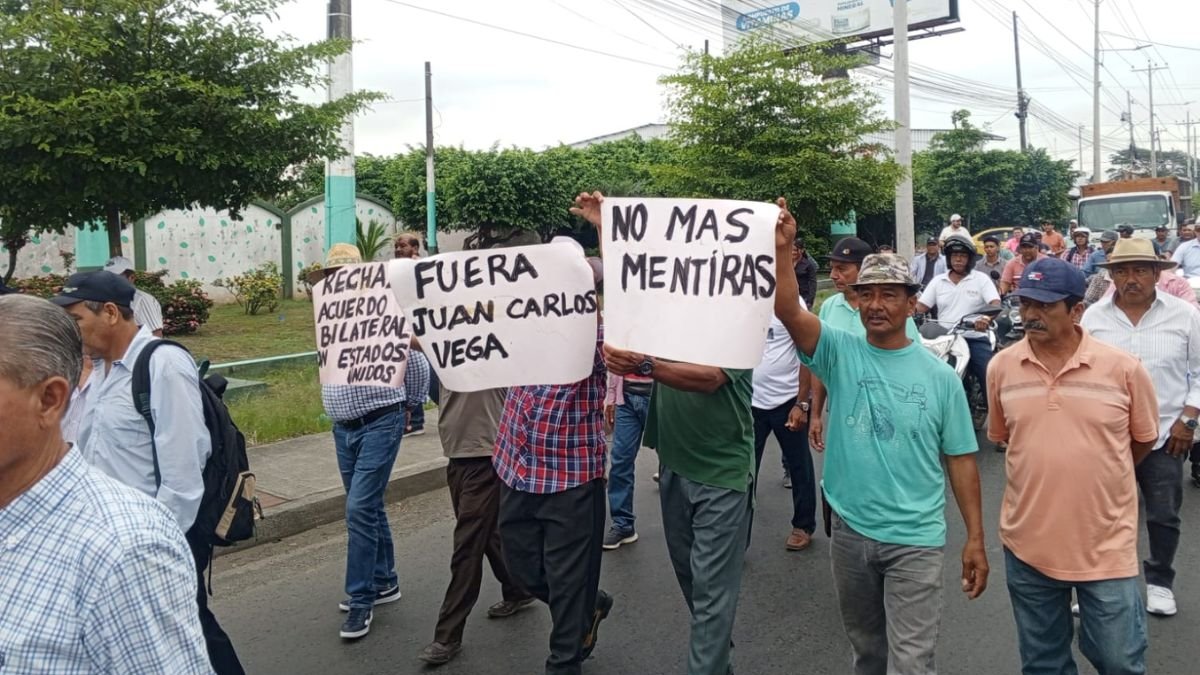 Los productores exigieron la compra inmediata de las 20.000 toneladas de arroz, por parte del Gobierno en la protesta del 27 de abril de 2026.
