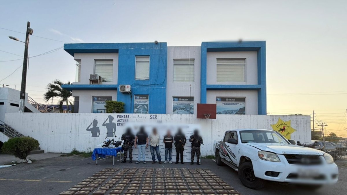 Los sujetos se movilizaban en una camioneta acondicionada para el tráfico de sustancias.