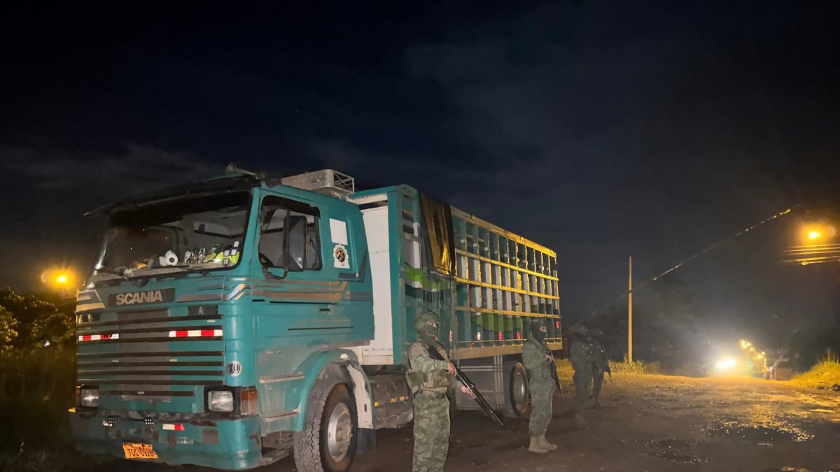 Personal militar encontró la carga en dos camiones.