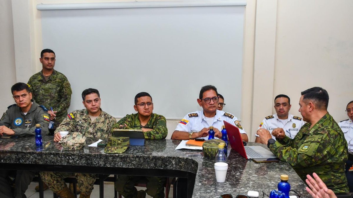 Santa Elena se alista para el toque de queda con fuerte despliegue de seguridad