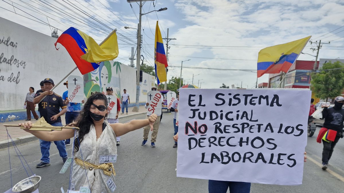 Trabajadores de Santa Elena marchan en el Día del Trabajo bajo la consigna de unidad y dignidad