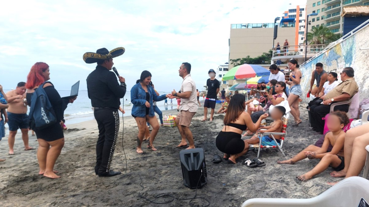 Feriado del Día del Trabajo impulsa el turismo en Salinas y Santa Elena con playas llenas