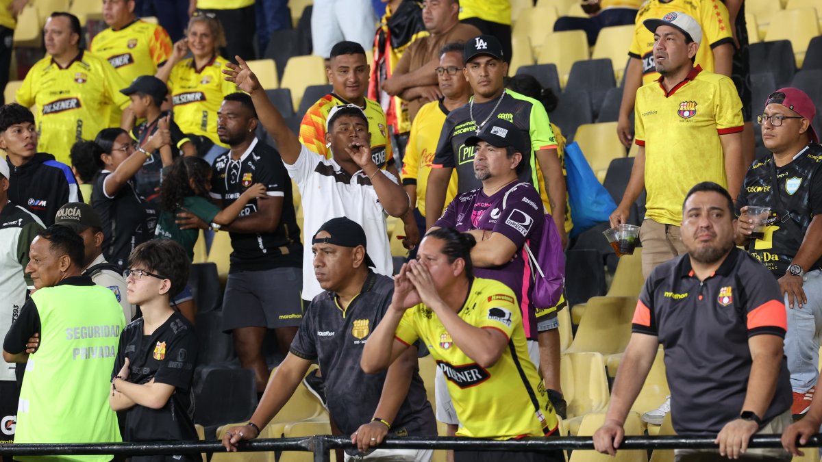 Barcelona SC vive crisis: empate con Manta desata caos y polémica con César Farías