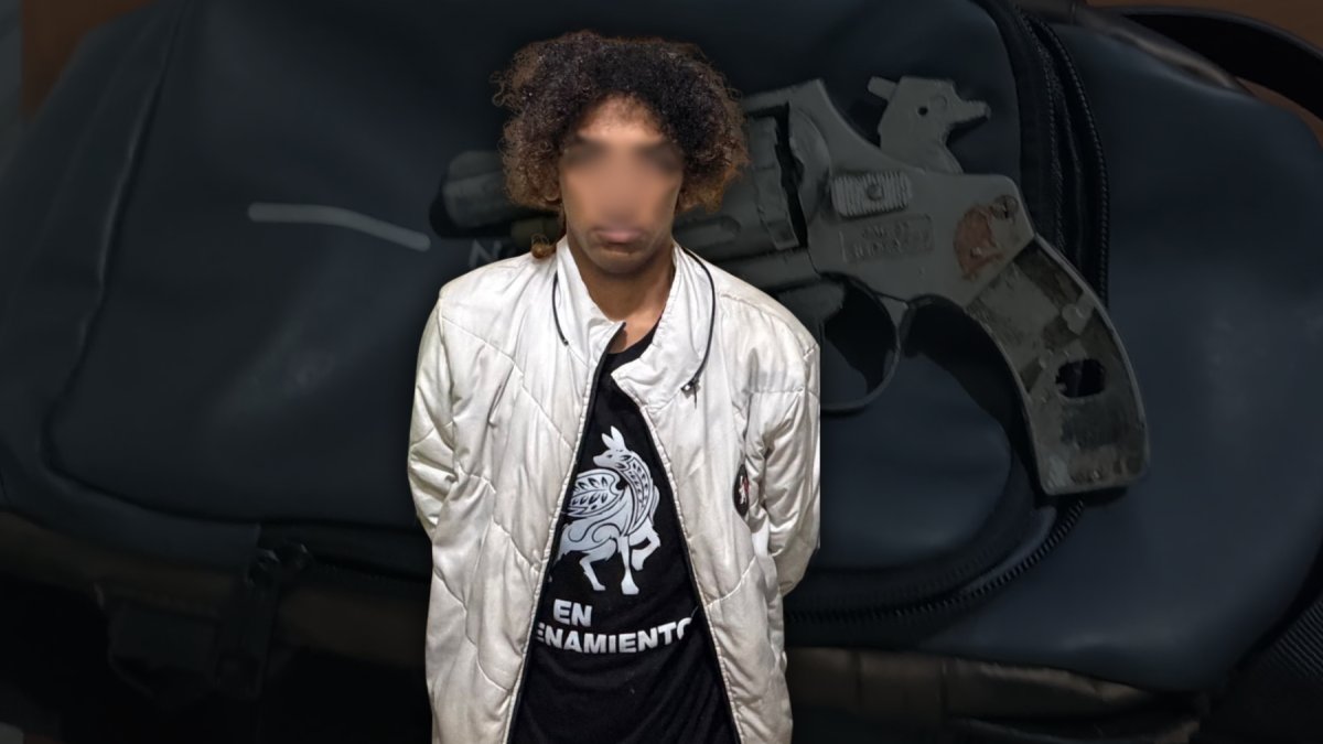 Joven venezolano fue detenido con un revólver dentro de su canguro, en Quito