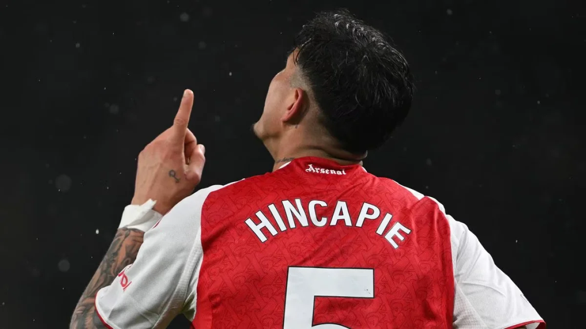 Piero Hincapié, cada vez más cerca de ser campeón: el escenario del Arsenal en Inglaterra