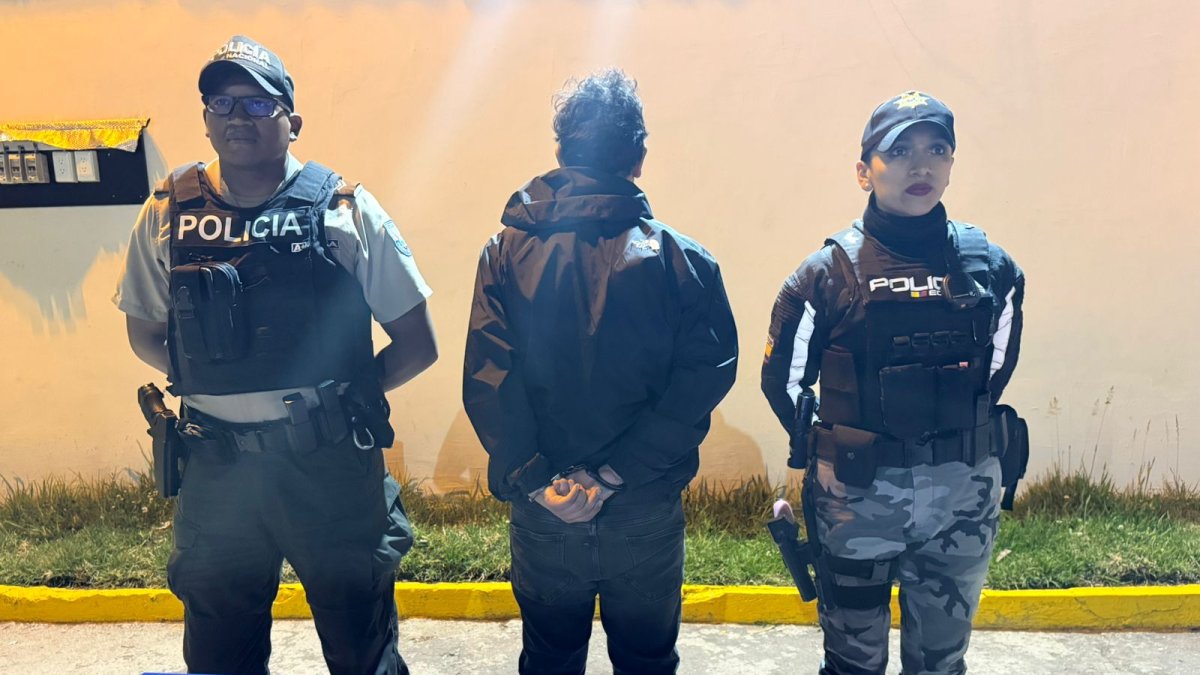 Alerta por mujer retenida terminó con un detenido y un revólver decomisado, en Quito