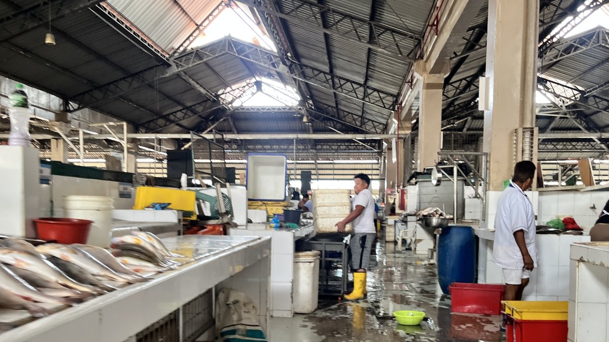 Afectaciones del toque de queda: En el mercado Caraguay hay caída de precios y pérdidas