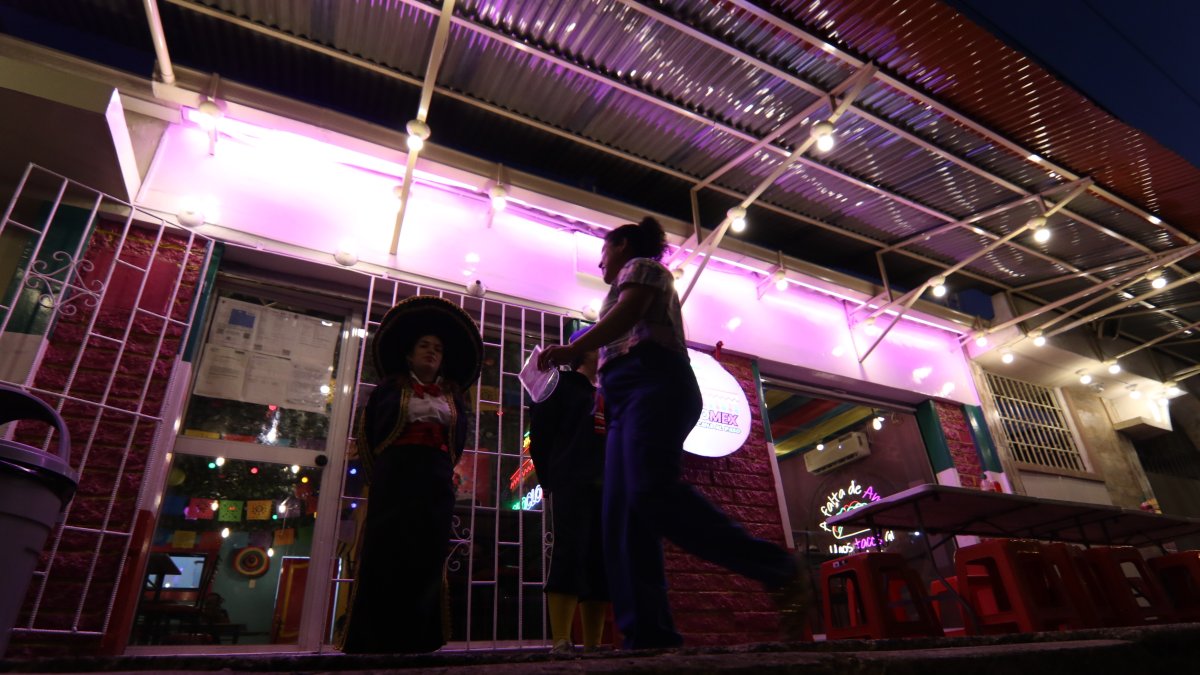Toque de queda en Ecuador: ¿Cómo sobreviven los negocios nocturnos en Guayaquil?