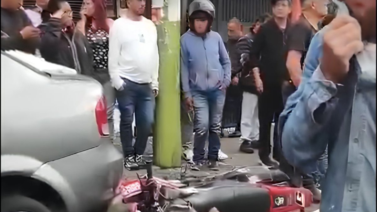 El fallecimiento de un motociclista en el norte de Quito fue captado por cámara de videovigilancia