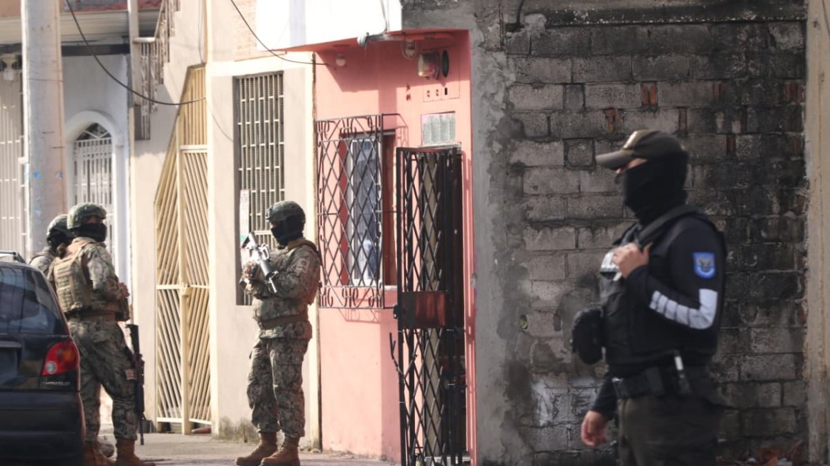 Inquietud y balacera en el suburbio de Guayaquil: Sujetos ejecutan ataque contra casa