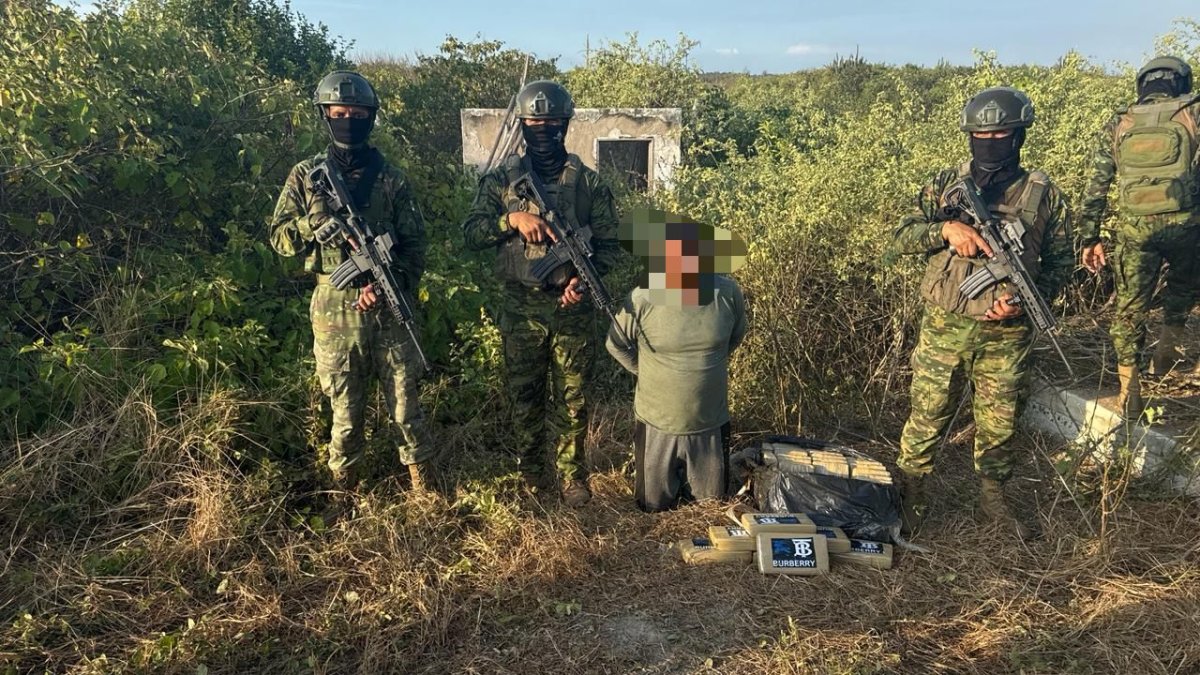 Montecristi: hallan 30 bultos de droga en Playa San José durante intervención militar