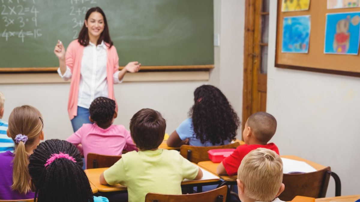 Psicoeducación llega a las aulas de Ecuador, pero expertos advierten falta de personal