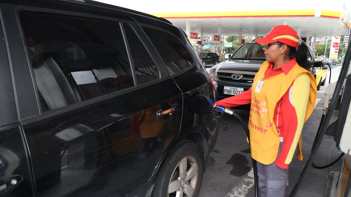 ¿Por qué hay escasez de gasolina Extra en Quito?: Habría nuevo ajuste de precios