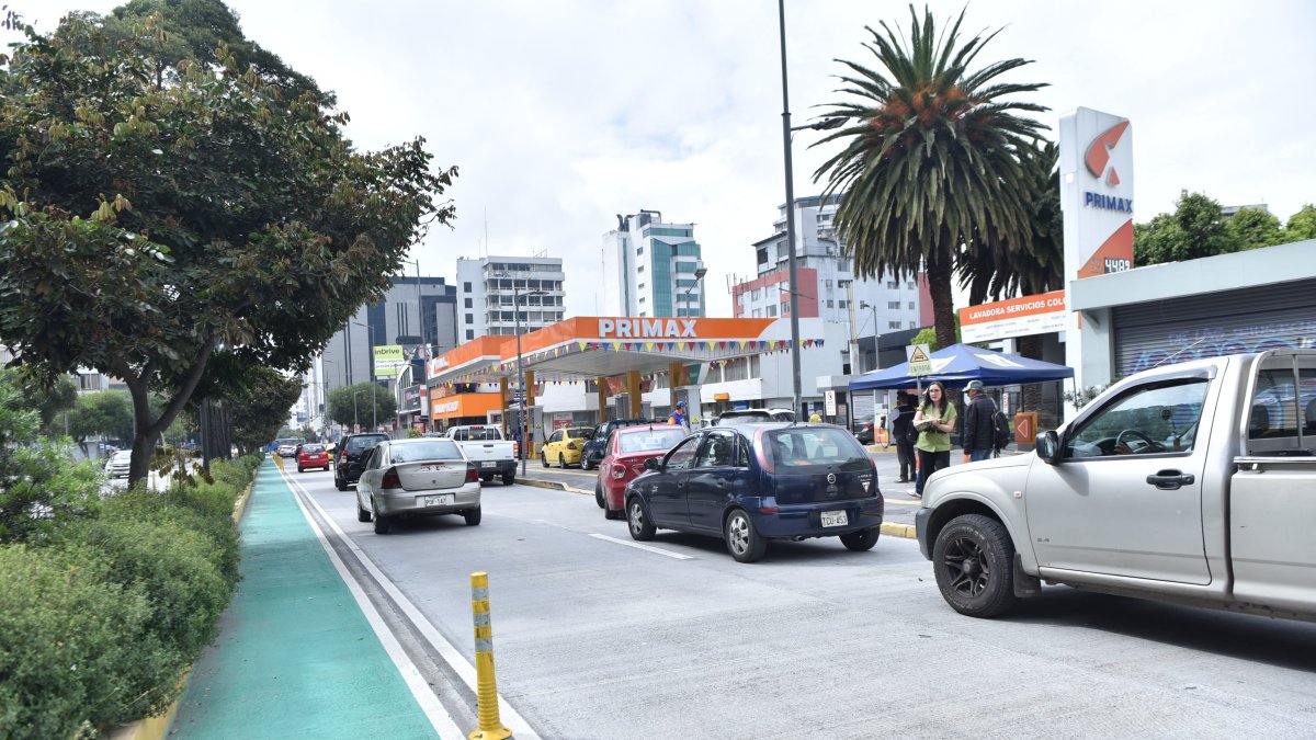 Crisis de la gasolina: Gente que peregrina en busca de combustible molesta porque nadie explica nada