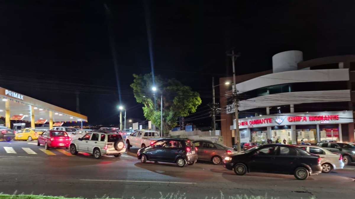 Gasolina Ecuador hoy: distribuidores advierten crisis estructural y más filas en estaciones