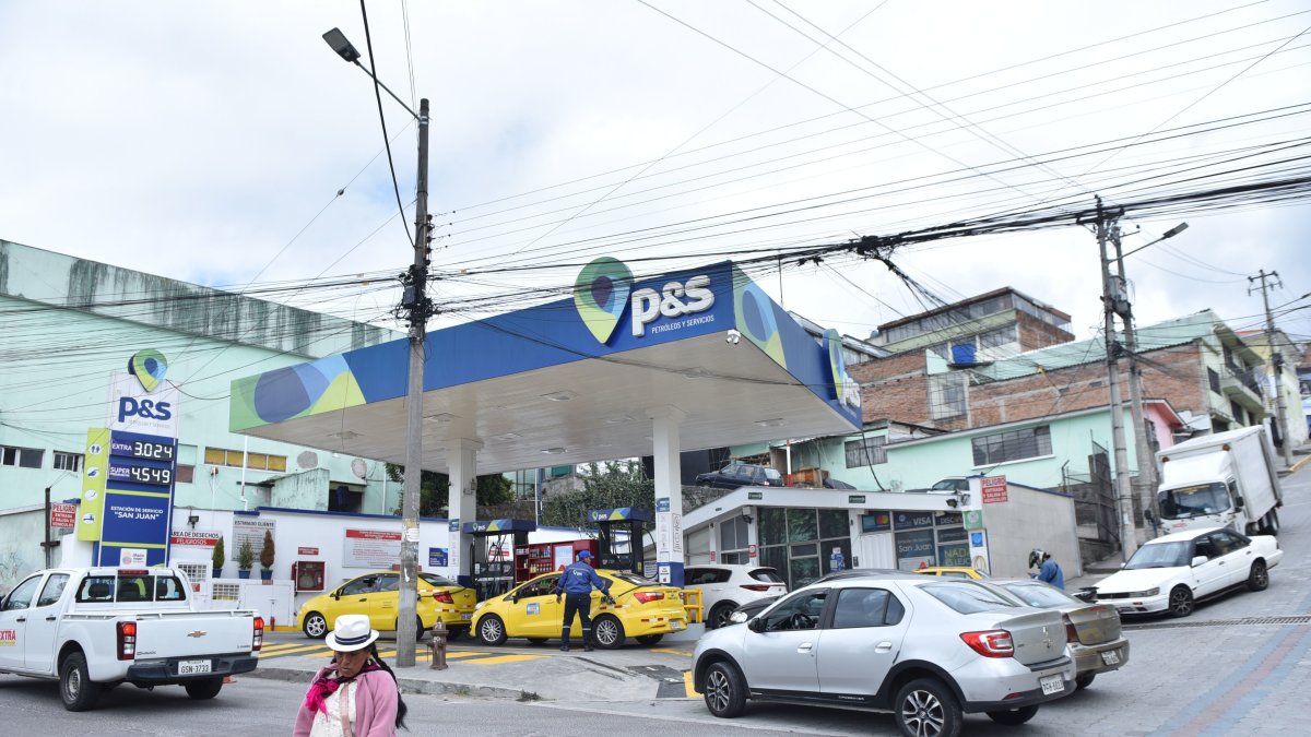 ¿Hay desabastecimiento de gasolina en Ecuador? Viceministro responde tras caos en estaciones