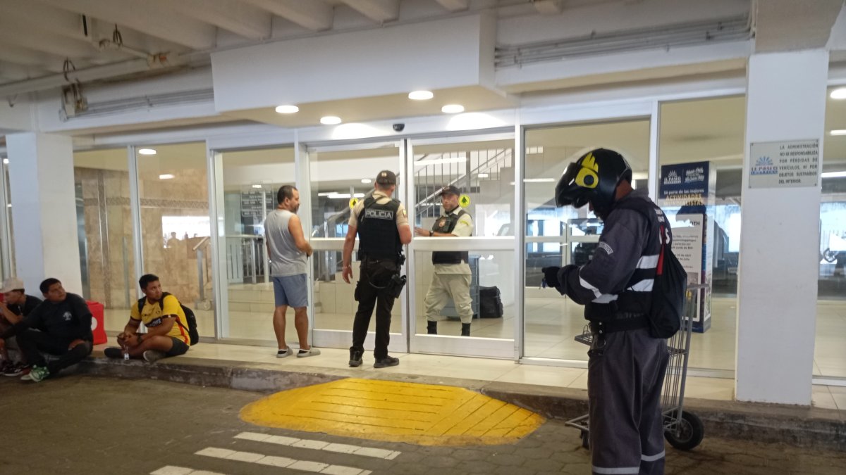 Terror en centro comercial de Playas: sicarios asesinan a un hombre y dejan cinco heridos