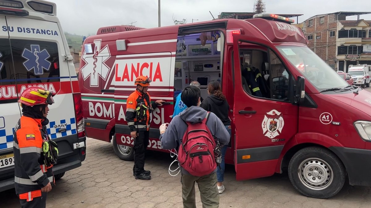 Accidente de bus en el sector Casual de Alausí deja al menos 20 heridos en ruta Baños–Cuenca