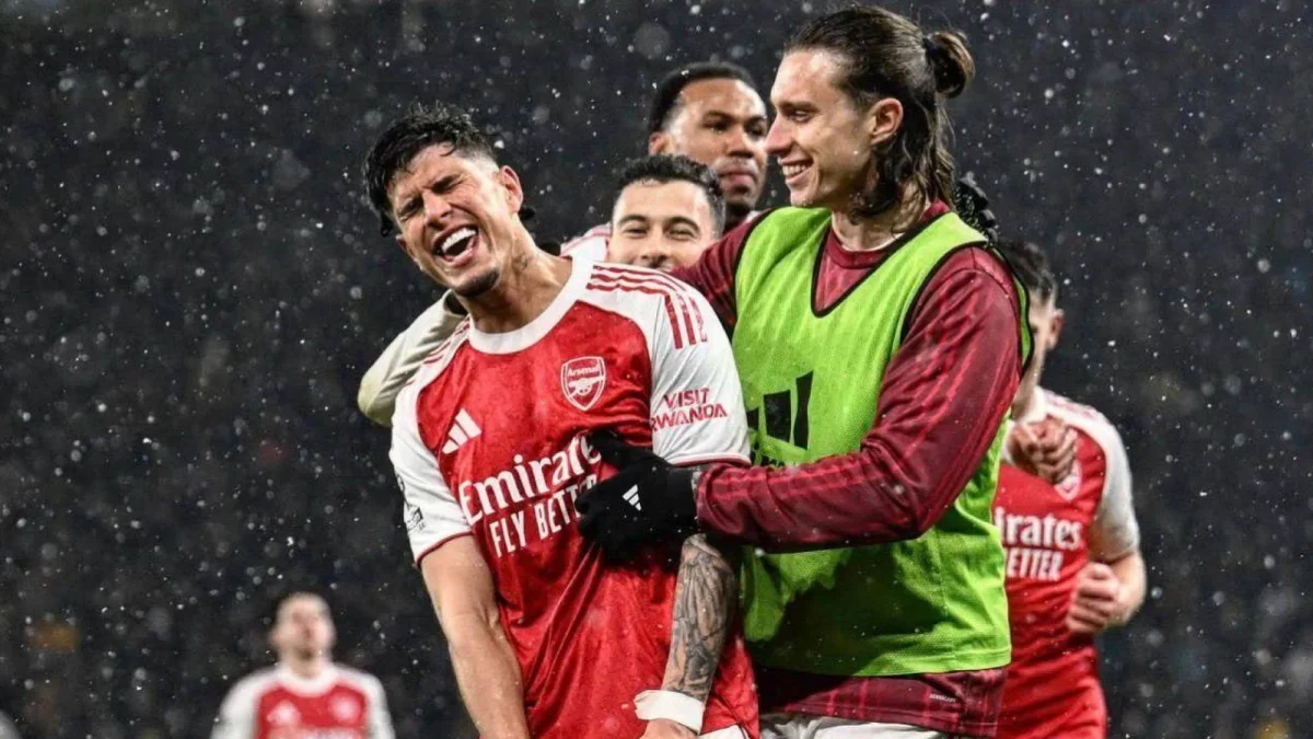 (Video) Locura total el festejo de Hincapié al ganar la Premier League con Arsenal: Mira lo que hizo