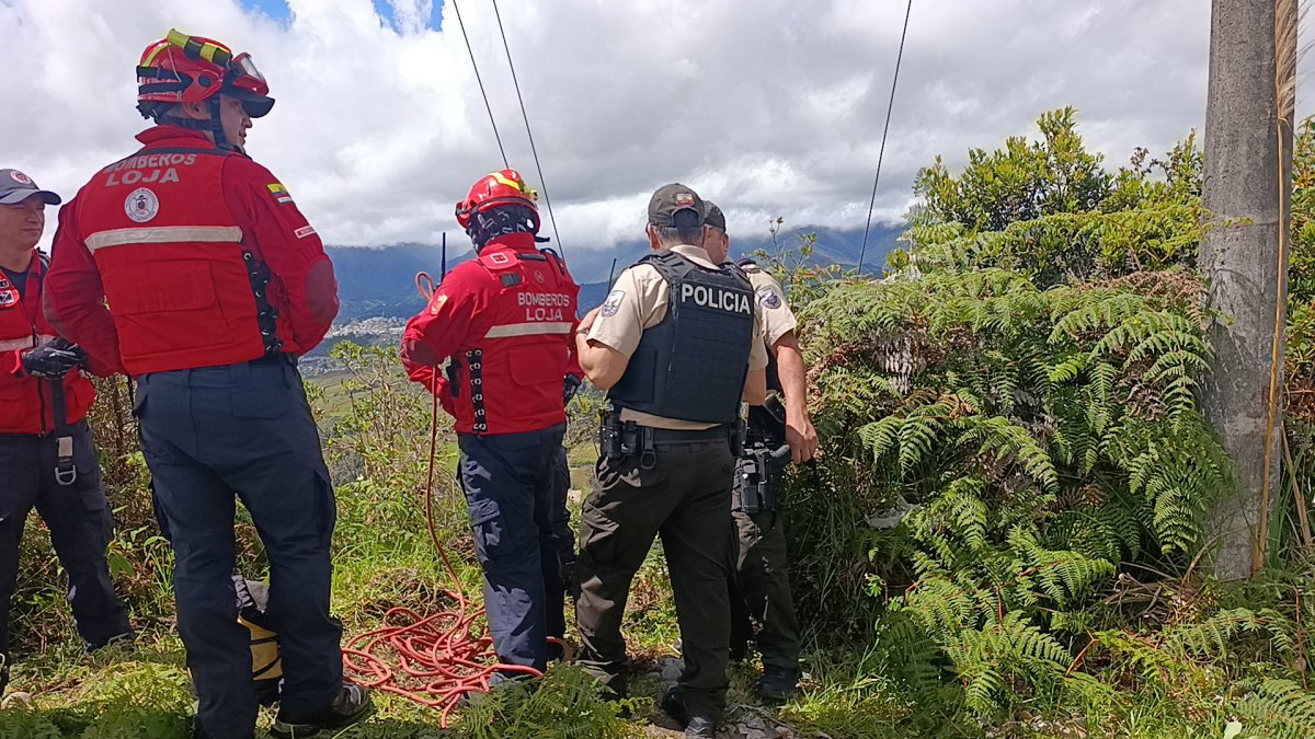 Terror en la vía antigua Loja-Catamayo: hallan dos cuerpos en una profunda quebrada