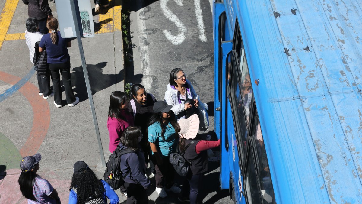Pasajes en Quito: usuarios exigen mejoras antes de pagar más