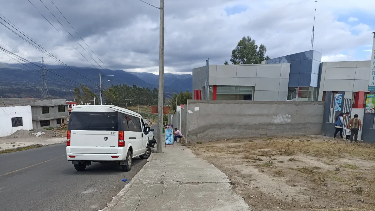 Pelileo: joven murió tras caerle un muro en plena construcción