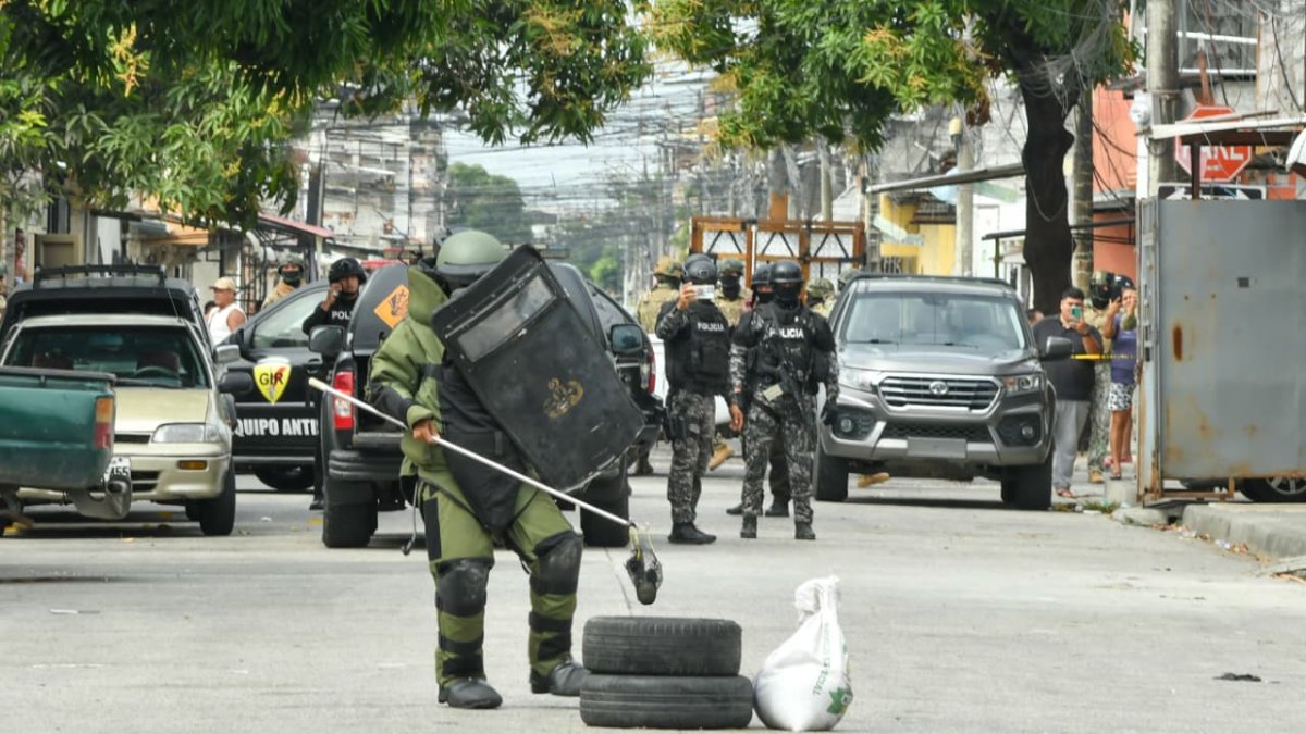 Dos alertas de explosivos en Guayaquil: Un caso estaría ligado a extorsión a dueño de local