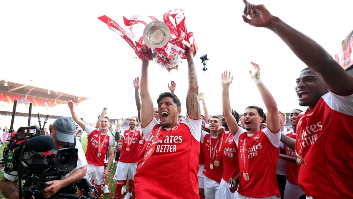 Piero Hincapié y el festejo con Arsenal: Imágenes inéditas de la celebración en Premier League