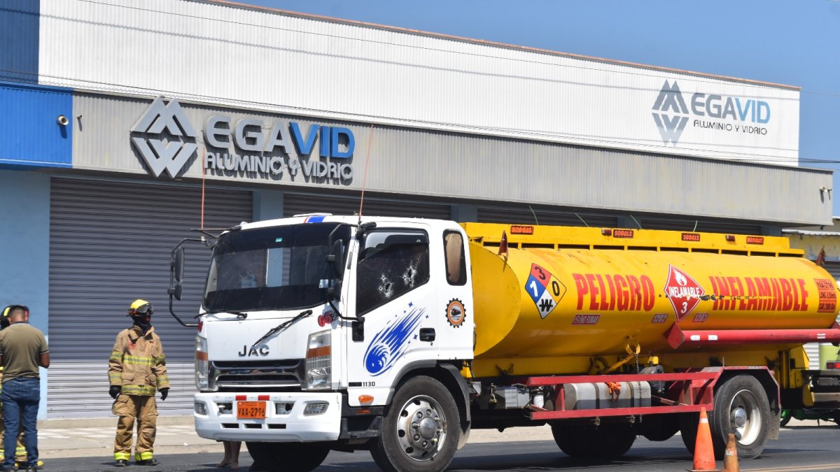 Acribillaron a chofer de tanquero de combustible en plena vía de La Libertad