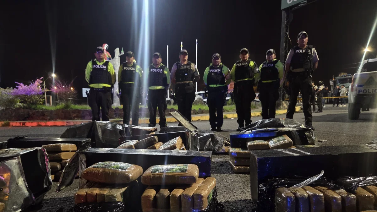 Operativo Cortina Verde en Tungurahua: hallan 140 paquetes de marihuana en bus interprovincial